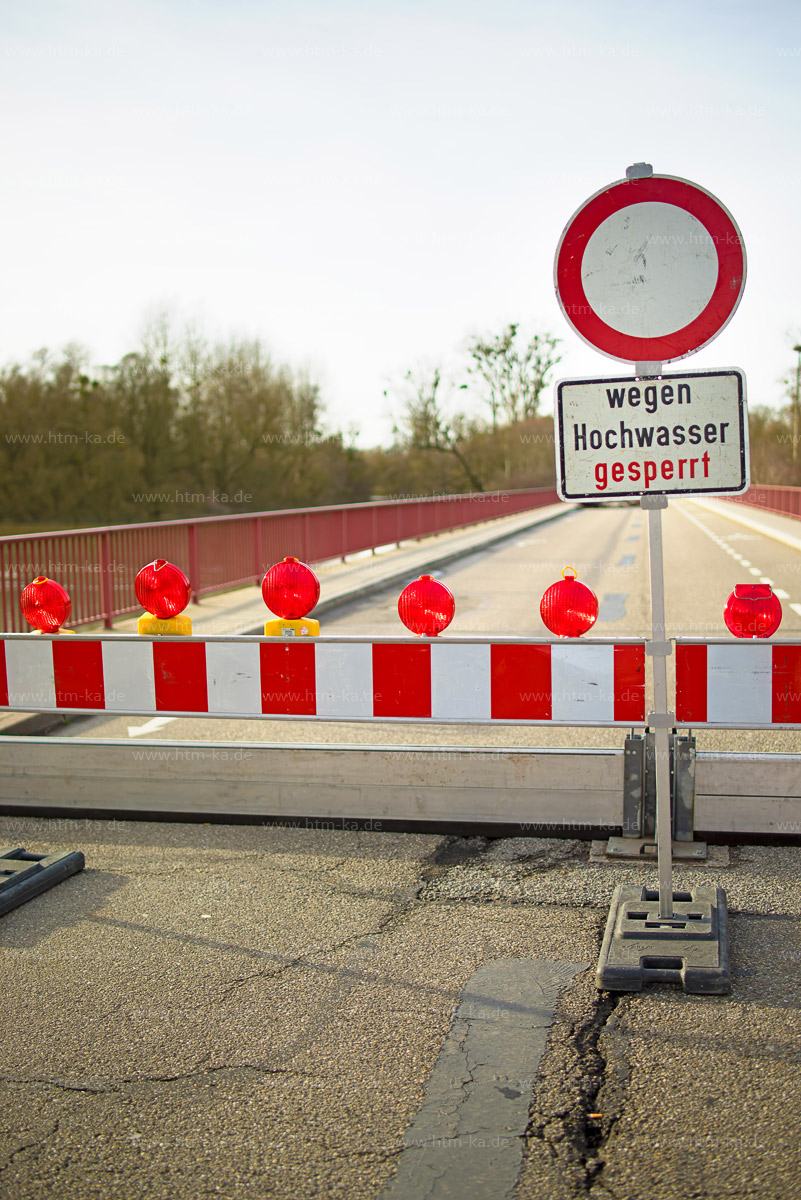 Wegen Hochwasser gesperrt