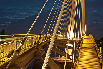 Bild vergrößern und Infos Brücke Passerelle-des-deux-rives