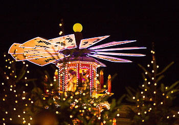 Bild vergrößern und Infos Weihnachtspyramide