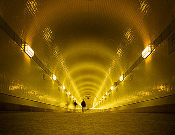 Bild vergrößern und Infos Aufzug im Alten Elbtunnel