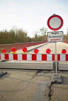 Bild vergrößern und Infos Wegen Hochwasser gesperrt