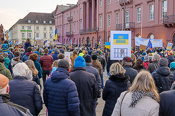 Bild vergrößern und Infos Ukraine Solidarität Demo KA 220306